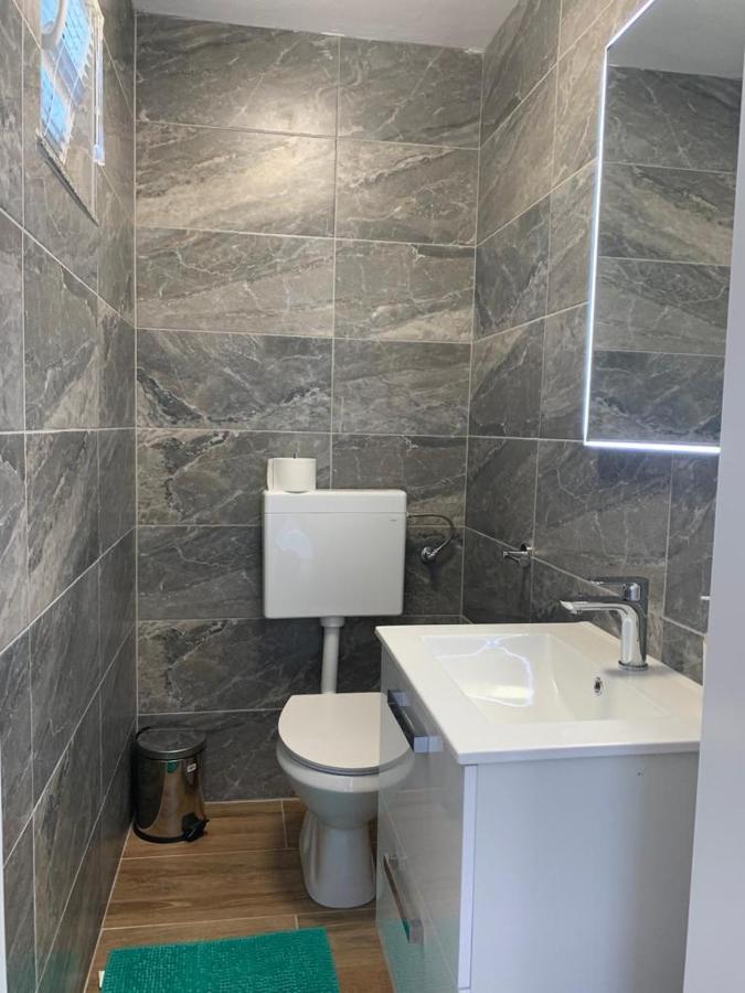 Apartmani Albatros Perusic ภายนอก รูปภาพ