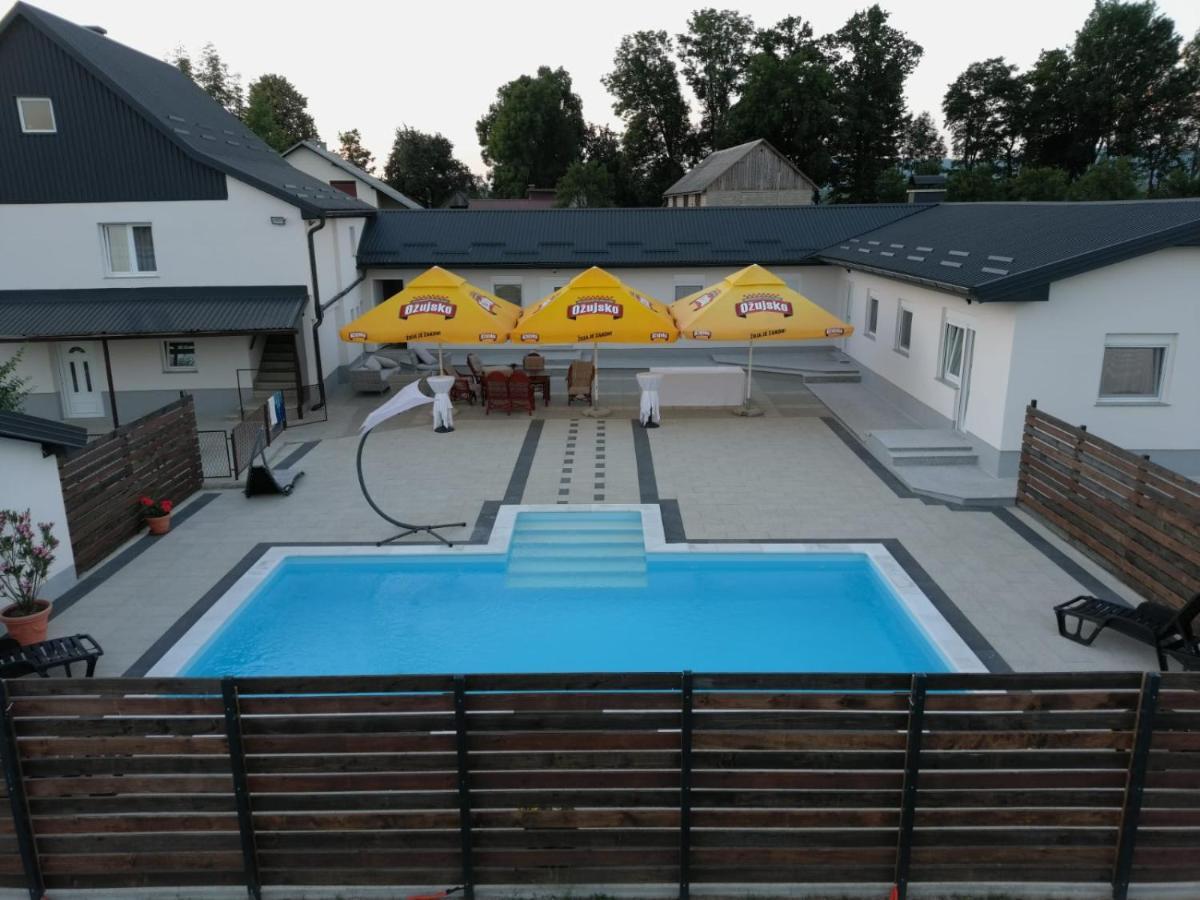 Apartmani Albatros Perusic ภายนอก รูปภาพ