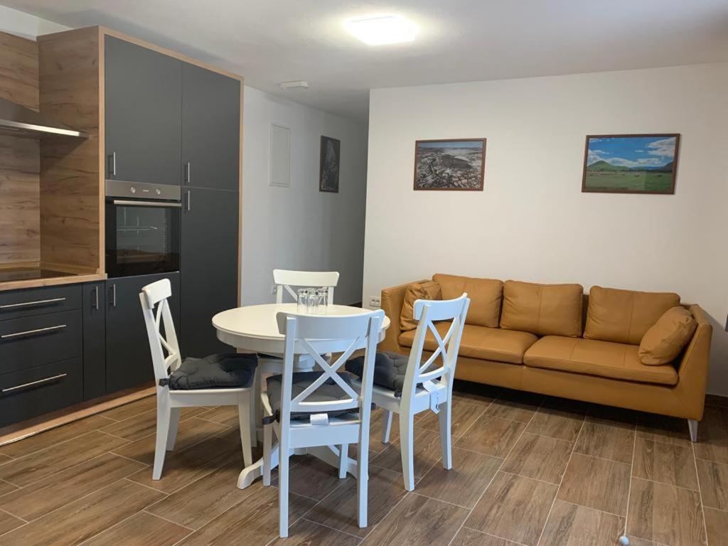 Apartmani Albatros Perusic ภายนอก รูปภาพ