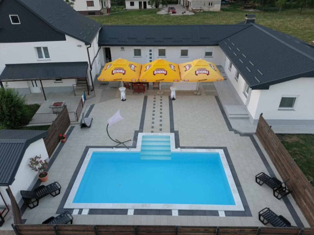 Apartmani Albatros Perusic ภายนอก รูปภาพ