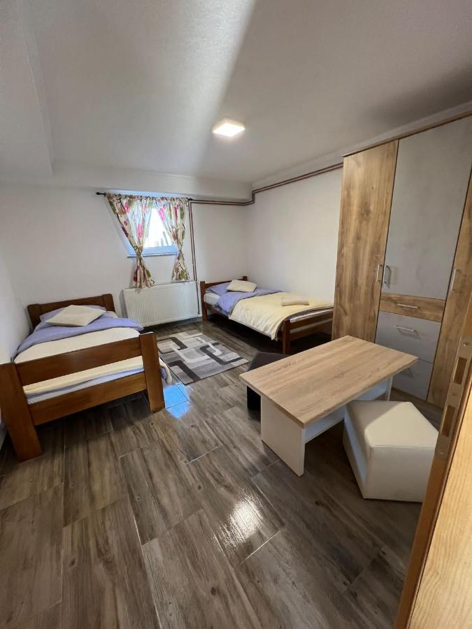 Apartmani Albatros Perusic ภายนอก รูปภาพ