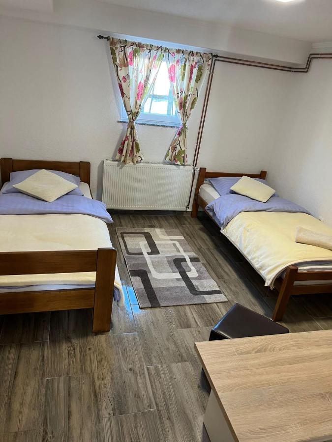 Apartmani Albatros Perusic ภายนอก รูปภาพ