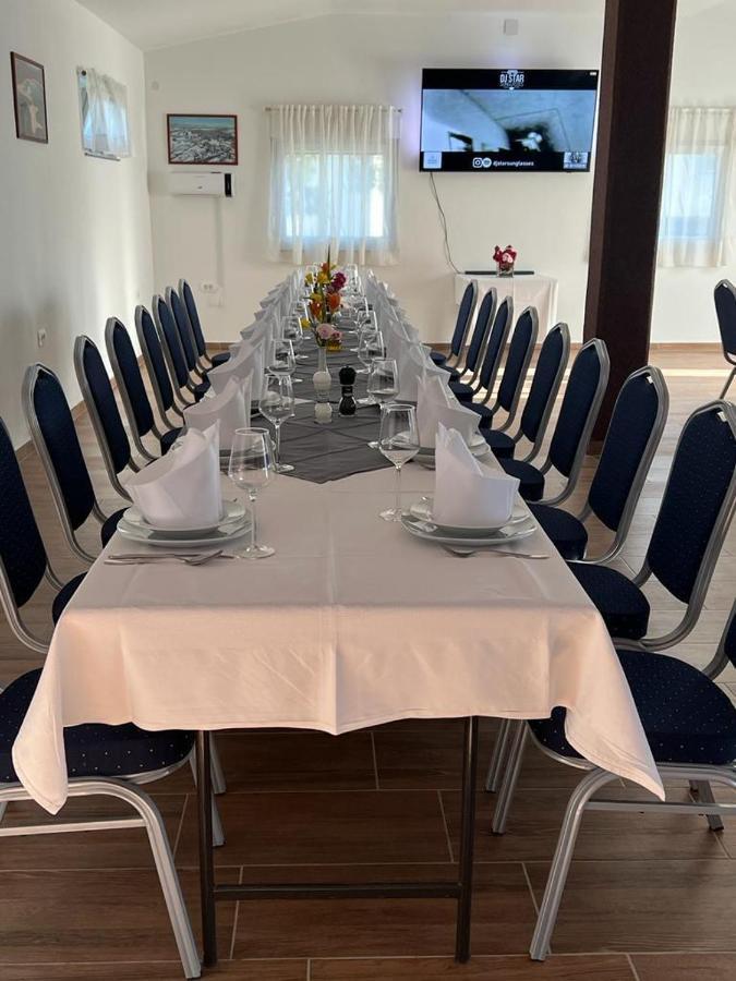 Apartmani Albatros Perusic ภายนอก รูปภาพ